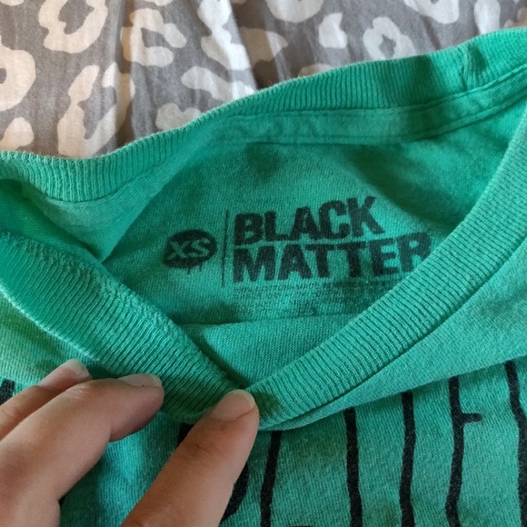 5/$13 Xs crop top - Picture 2 of 2